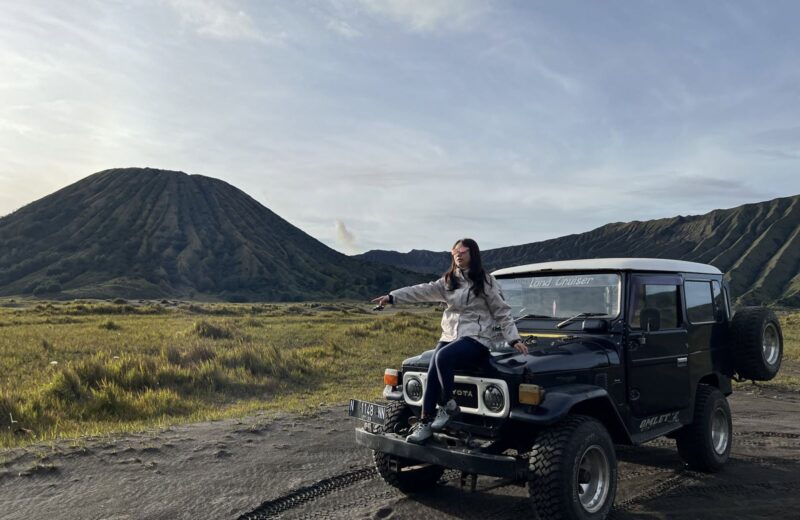 Black 4x4 jeep on the Sea of Sand with Mount Batok behind