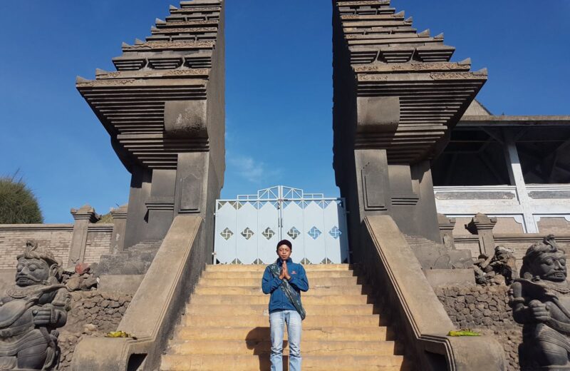 Split temple gate near Mount Bromo