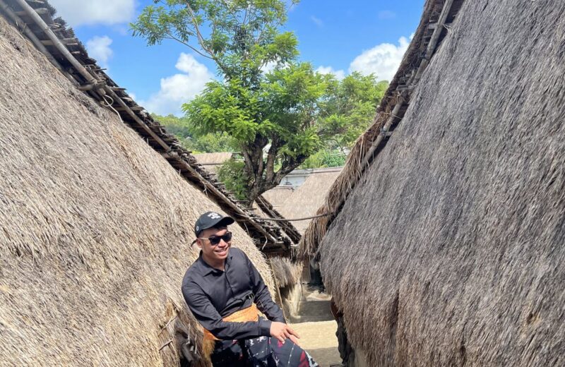 Narrow alley between thatched Sasak houses